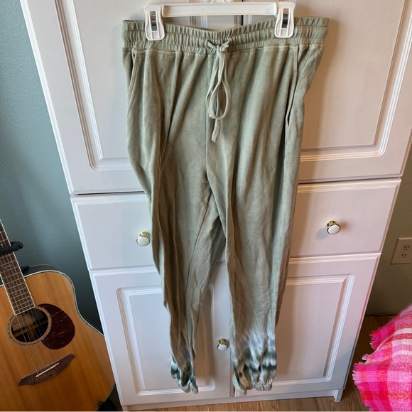 Tie Dye Green Sweat Set - Picture 5 of 7